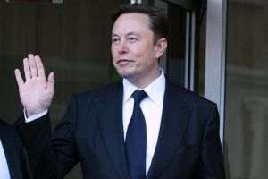Reuters: Tesla va prezenta pe 1 octombrie noua versiune a automobilului sport Roadster